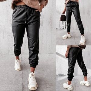 Topshop Women’s Black Jogger Pants